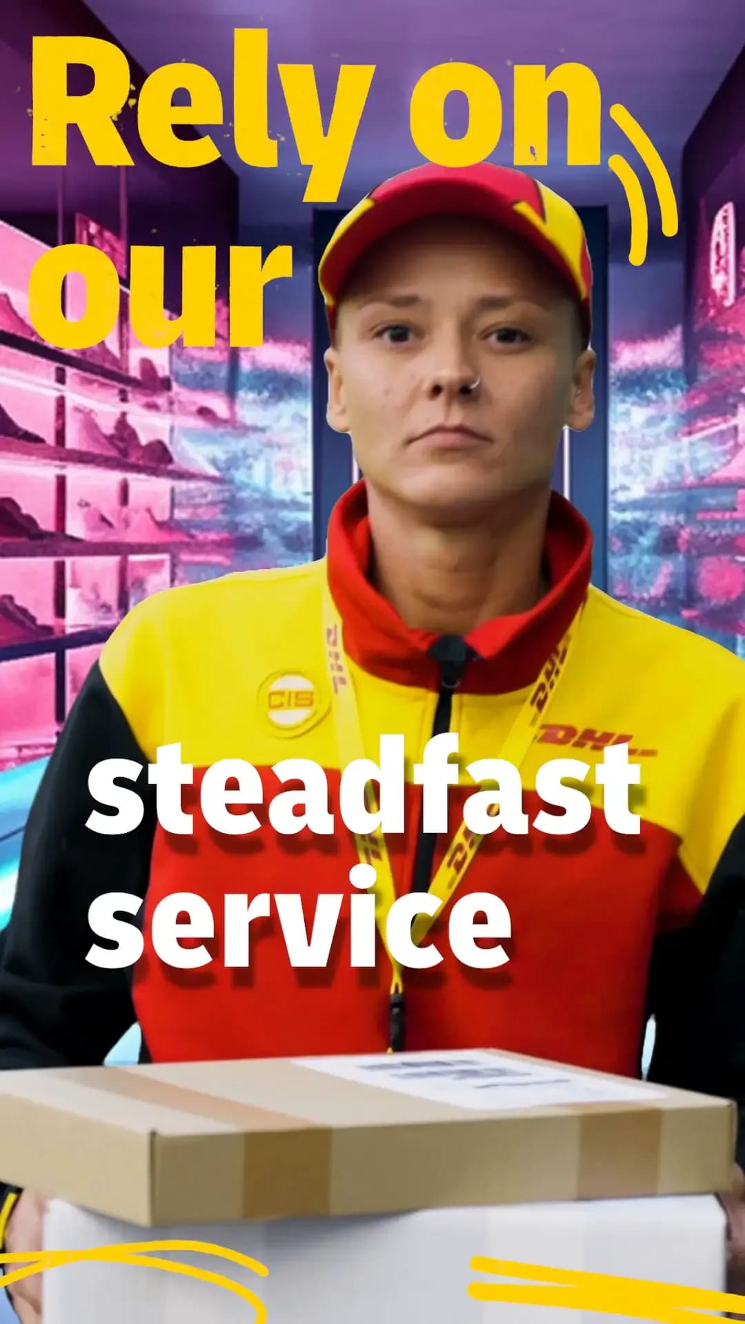Ein DHL MItarbeiter in DHL Kleidung und mit DHL Kappe hat Pakete in den Händen und schaut gerade in die Kamera. Auf dem Bild steht der Text: Rely on our steadfast service.