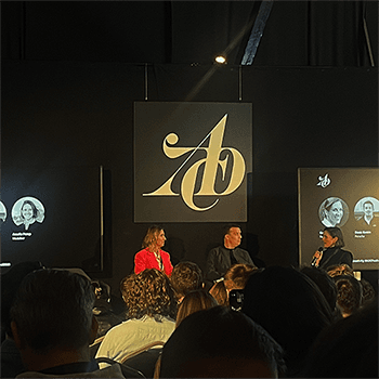 Carola Seybold, Deniz Keskin, Amelie Pamp auf der ADC-Bühne