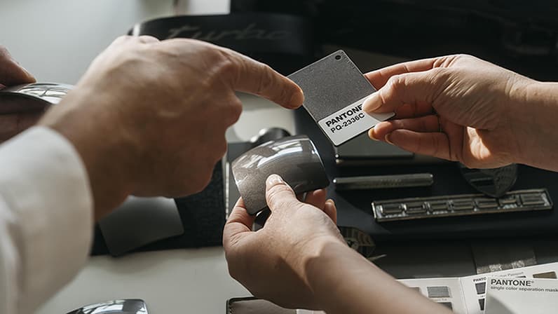 Turbonit: Der neu entwickelte Farbton ist wie alle Porsche-Farben in einem aufwendigen, mehrjährigen Kreativ- und Entwicklungsprozess entstanden.