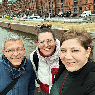 Das Rheindigtal-Team beim ADC-Festival 2025: Martin Brückner (Senior Graphic Designer), Elisa Schiffgen (Art Director) und Emily Wolff (Senior Art Director). 